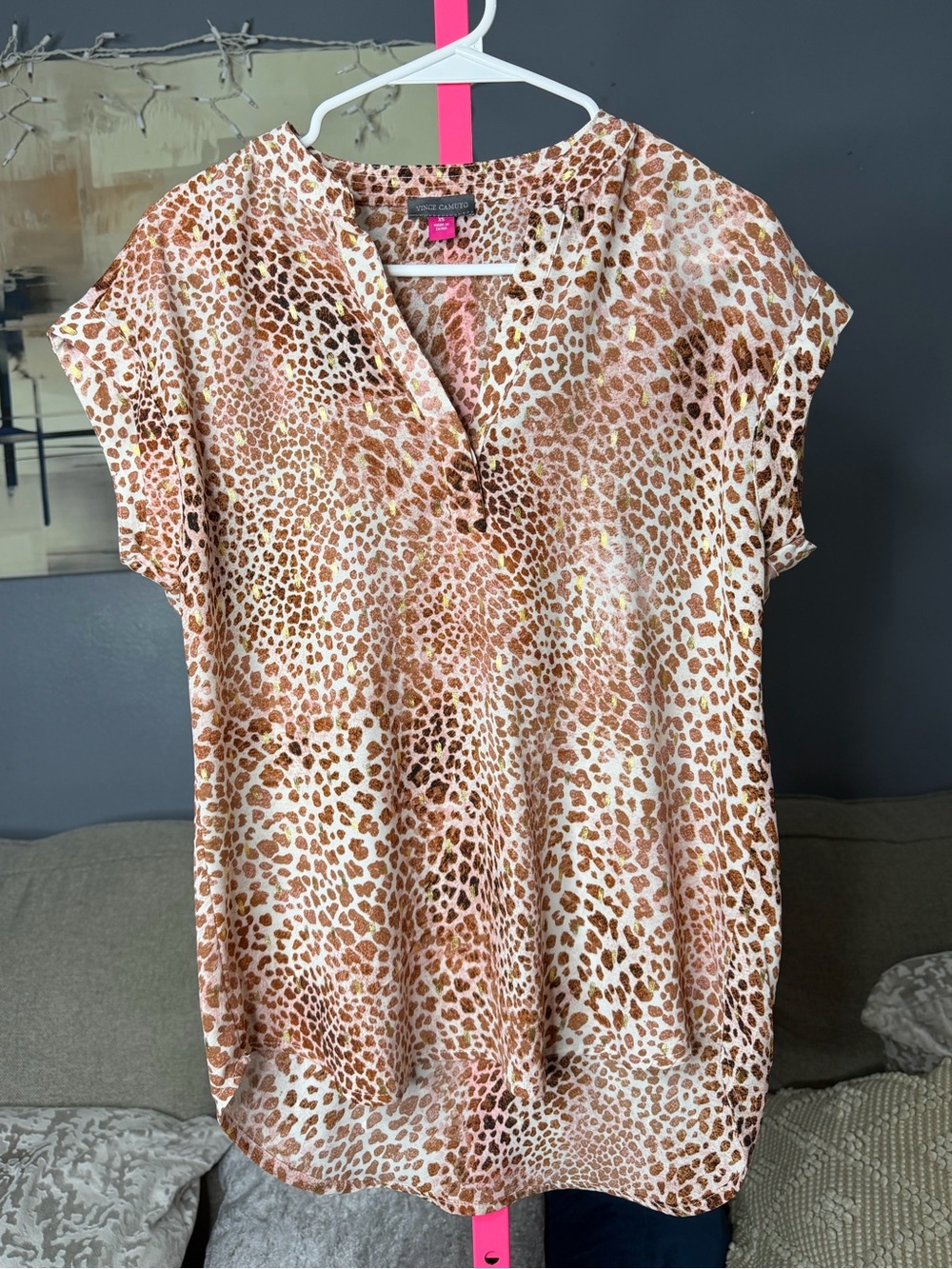Vince Camuto Leopard Print Metallic Blouse XS Pink Brown V-Neck Short Sleeve Top